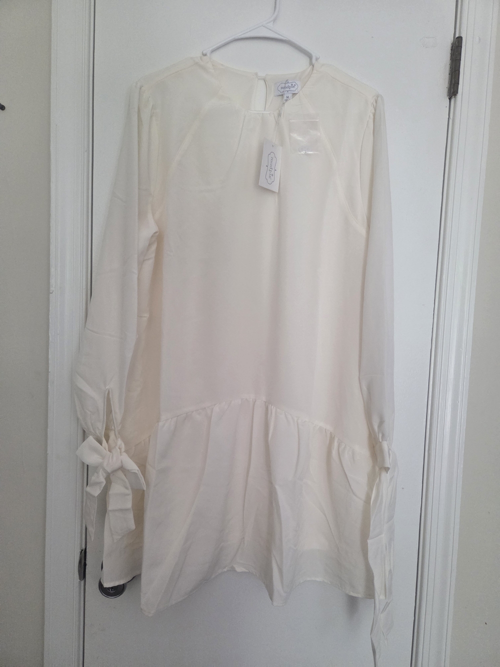 NWT Mud Pie Cream Flowy Long Sleeve Babydoll Dress with Tie Cuffs Size Medium